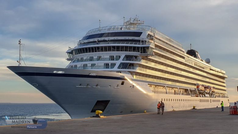 Uruguay: aislaron a más de 400 pasajeros de un crucero por un turista que subió en Buenos Aires y dio positivo de COVID-19