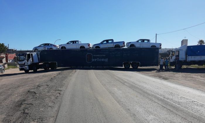 Un camión estuvo atascado en la ruta 8