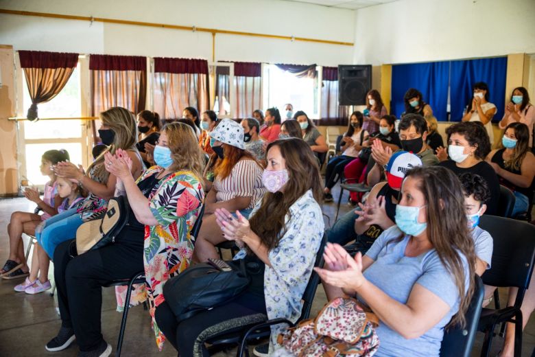  40 mujeres finalizaron el programa en barrio Alberdi