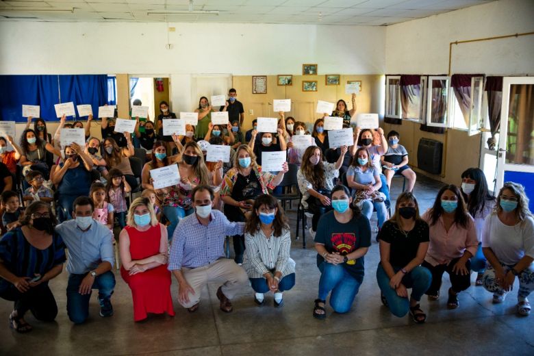  40 mujeres finalizaron el programa en barrio Alberdi