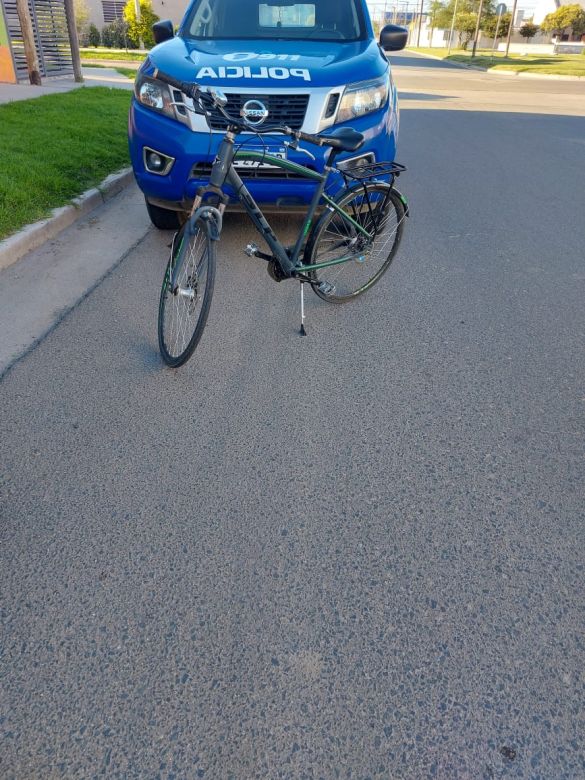 Jóvenes se incrustaron con el auto en un gimnasio: la palabra del damnificado