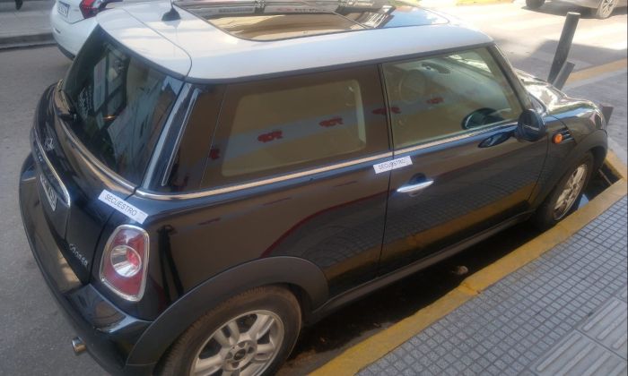 Apareció en Río Cuarto un Mini Cooper robado en La Boca y en calle Santiago del Estero desapareció una camioneta