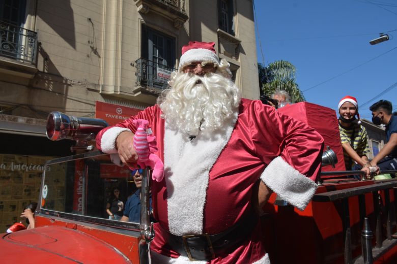 La Caravana Mágica de Papá Noel inundó de magia la ciudad 