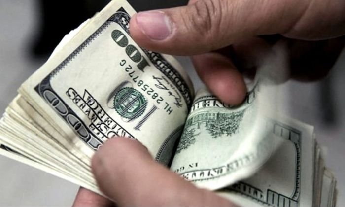 El dólar libre sube a $206: se acerca a su récord y estira la brecha cambiaria al 100%