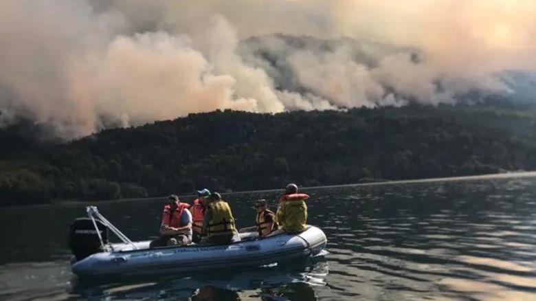 Declararon la emergencia ígnea en todo el país mientras combaten los incendios en la Patagonia