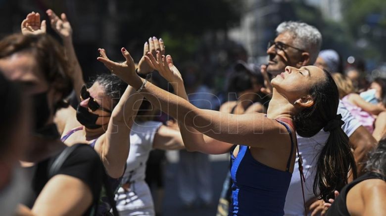 María Fux festejó su primer siglo de vida con un baile en la calle