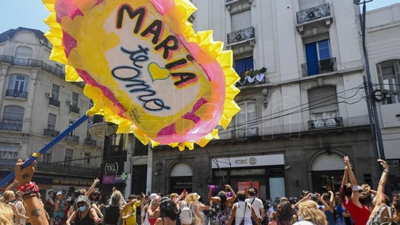 María Fux festejó su primer siglo de vida con un baile en la calle