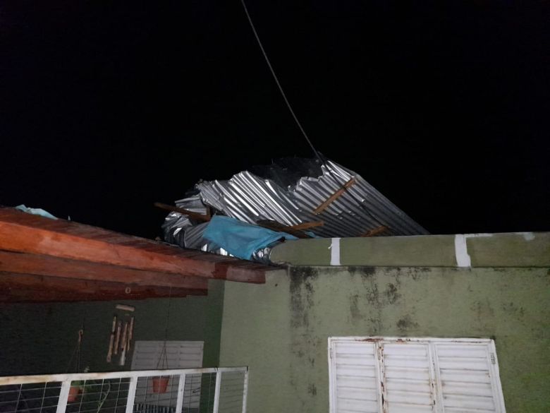 Grave tormenta con tornado en Monte de los Gauchos