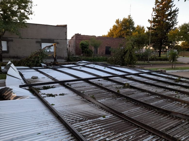 Grave tormenta con tornado en Monte de los Gauchos