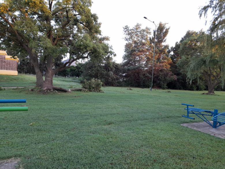 Grave tormenta con tornado en Monte de los Gauchos