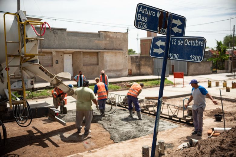 Obras de infraestructura: Llamosas recorrió el avance de los trabajos en el oeste de la ciudad