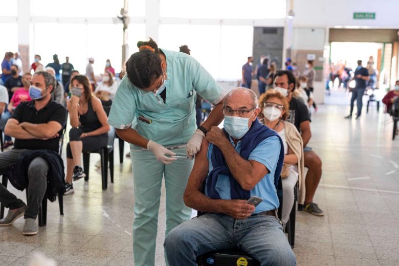 Más de 2000 personas por día reciben su vacuna contra el Covid – 19