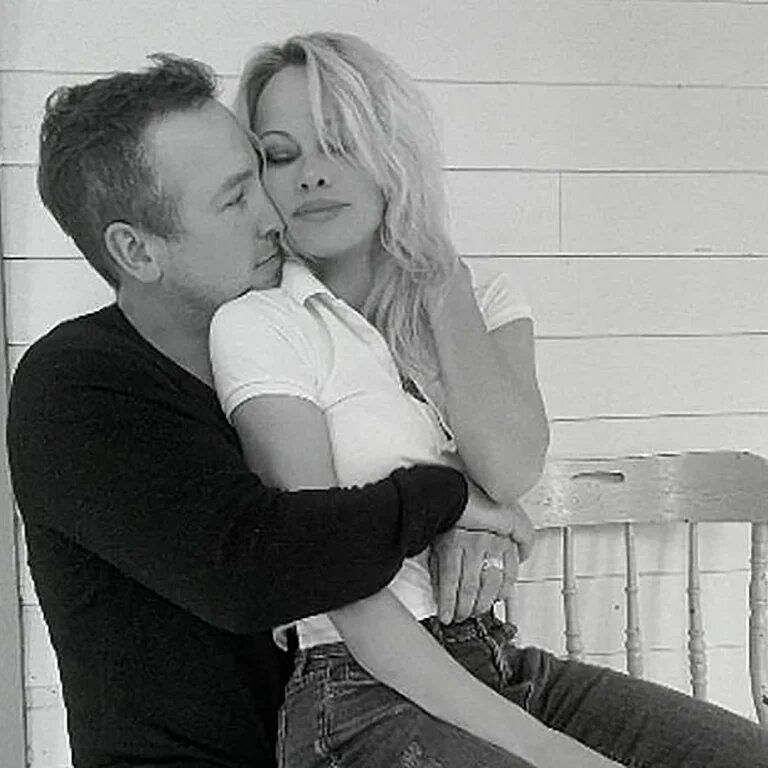 “Es un idiota”: Pamela Anderson se divorció por quinta vez tras un año casada con Dan Hayhurst