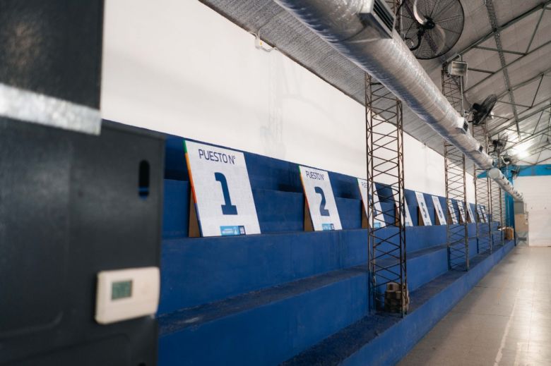 Tras las mejoras en el Polideportivo N° 2, Llamosas visitó el vacunatorio