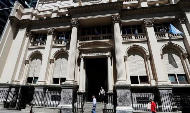 Reservas en rojo: cayeron otros USD 375 millones por un pago al FMI y llegaron a su nivel más bajo desde 2016