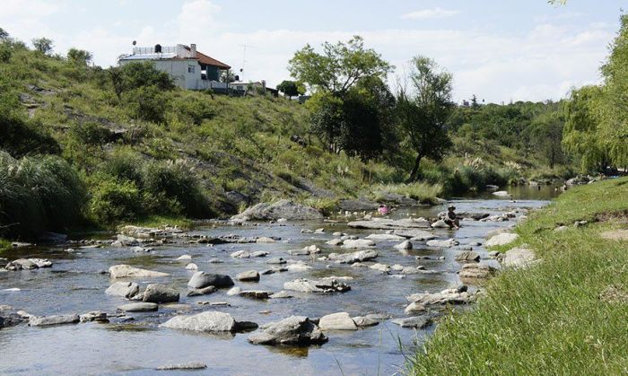 Guardas ambientales de Las Albahacas: preocupa que el ojito de agua de vertiente que se usaba para consumo se contamine