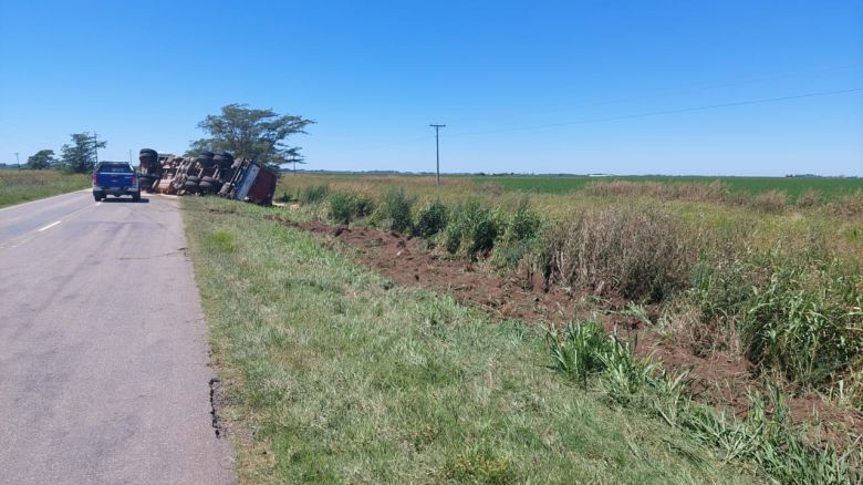 Volcó un camión en San Basilio