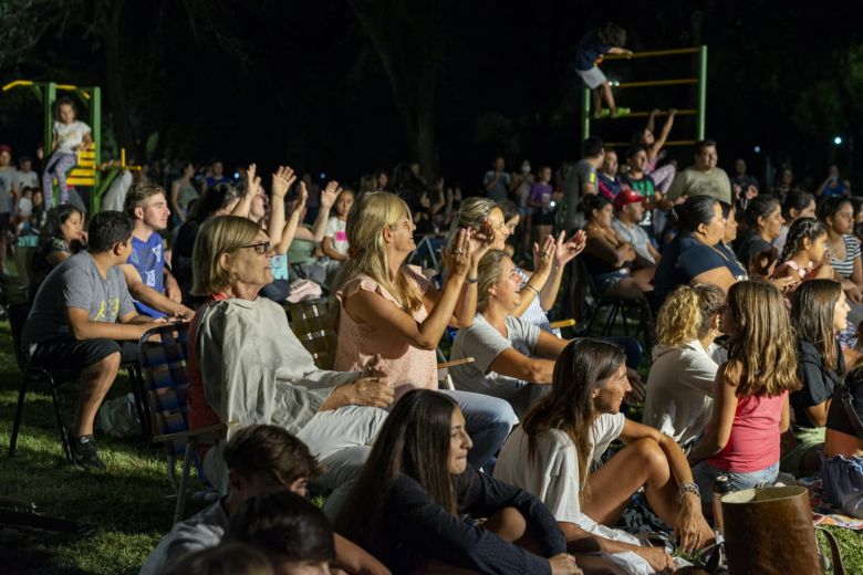 Cultura Barrial: exitosa presentación en la Plaza del Lago Villa Dalcar