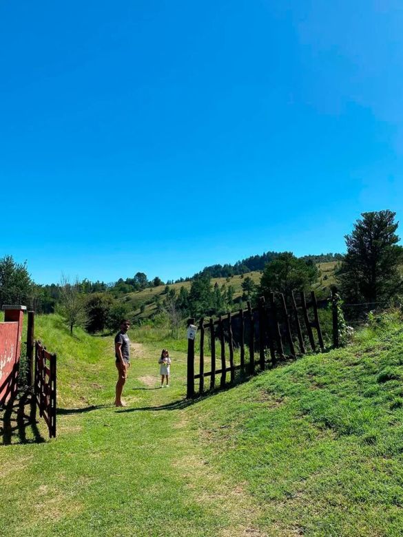 Las fotos de las vacaciones familiares de Gonzalo Heredia y Brenda Gandini en Córdoba