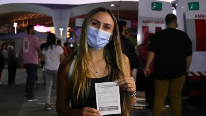 Covid-19: casi 1800 personas se vacunaron en el Festival de Peñas