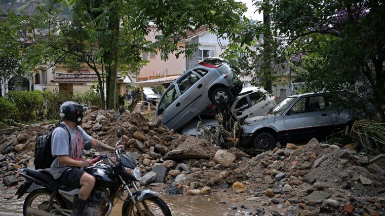 Ascienden a 146 los fallecidos por los derrumbes e inundaciones en Brasil