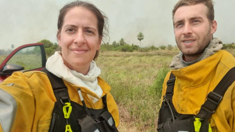 A Pesar De La Lluvia El Fuego Sigue Lv Com Ar