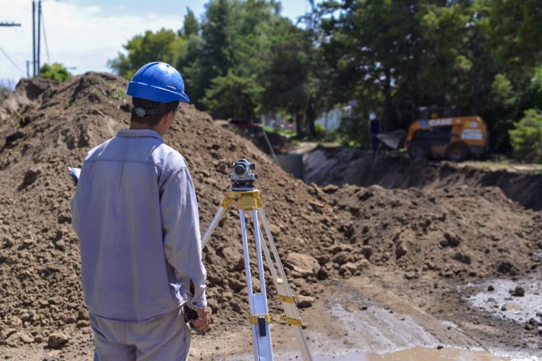 Colector Noreste: avanzan los trabajos para dotar de cloacas a 12 barrios de Banda Norte