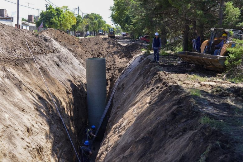 Colector Noreste: avanzan los trabajos para dotar de cloacas a 12 barrios de Banda Norte