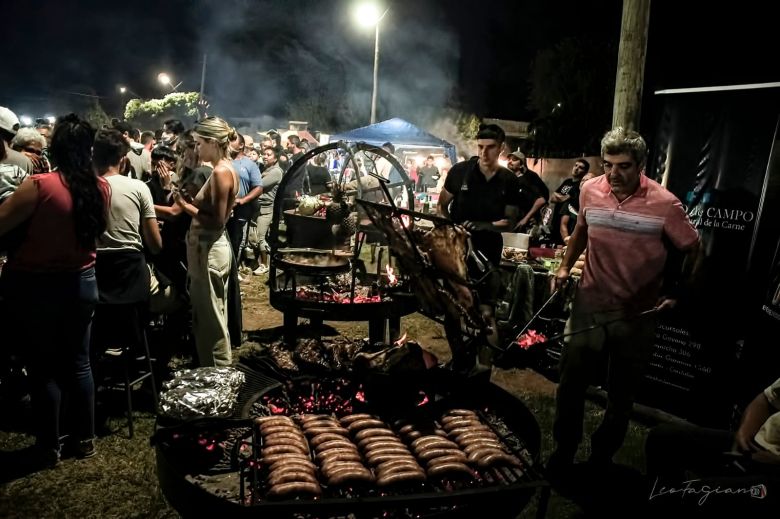 Más de 10 mil personas participaron de la primera fiesta del Asado