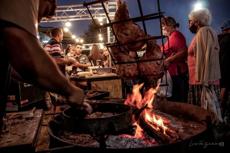 Más de 10 mil personas participaron de la primera fiesta del Asado