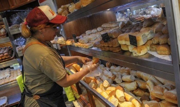 Panaderos preocupados por el incremento de la harina