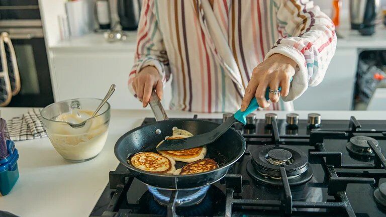 Por qué comemos siempre lo mismo en el desayuno, según la ciencia