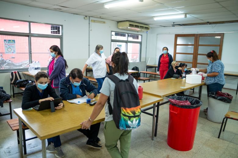 Jornada de Vacunación en la UNRC: Llamosas y Rovere recorrieron el lugar