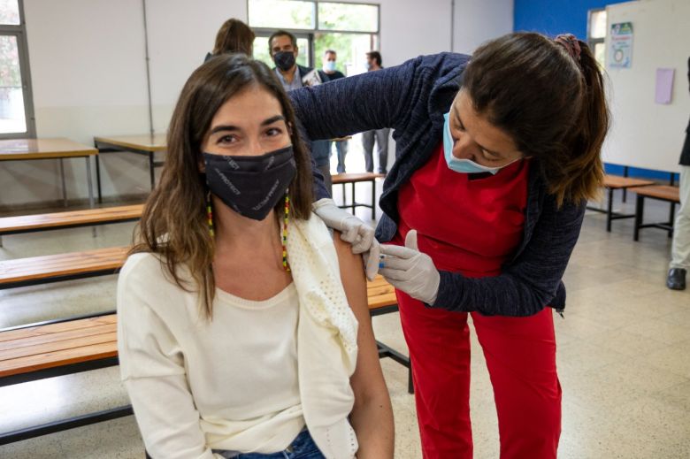 Jornada de Vacunación en la UNRC: Llamosas y Rovere recorrieron el lugar