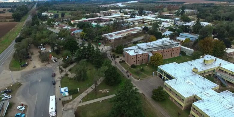 Unos dos mil estudiantes se anotaron para recibir becas de la Universidad