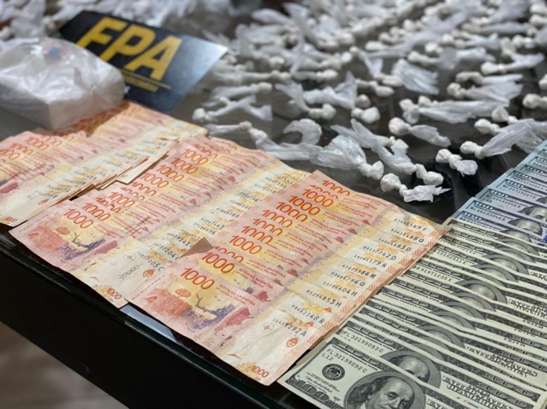 Se detuvieron a cinco personas y secuestraron joyas y más de 5 mil dosis de cocaína