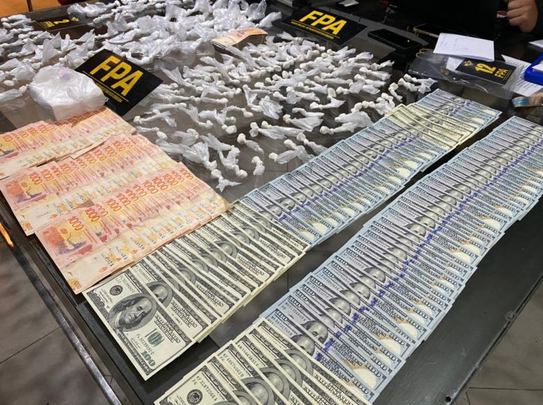 Se detuvieron a cinco personas y secuestraron joyas y más de 5 mil dosis de cocaína