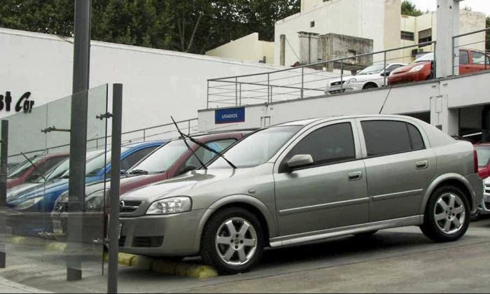 Caen las ventas de autos usados y suben los precios por falta de 0 km