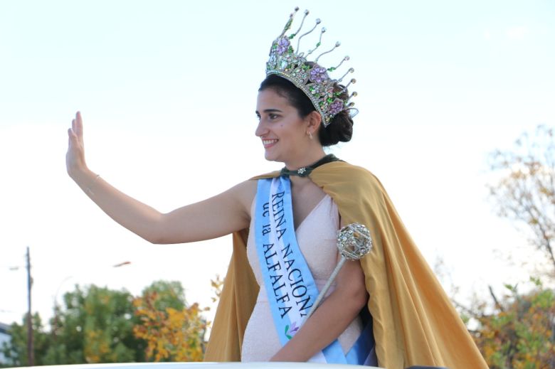 Todo el color de la Fiesta Nacional de la Alfalfa en San Basilio