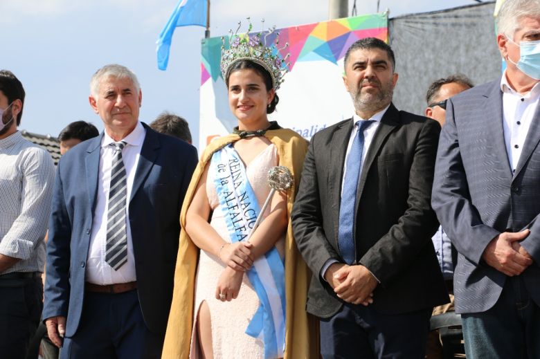 Todo el color de la Fiesta Nacional de la Alfalfa en San Basilio