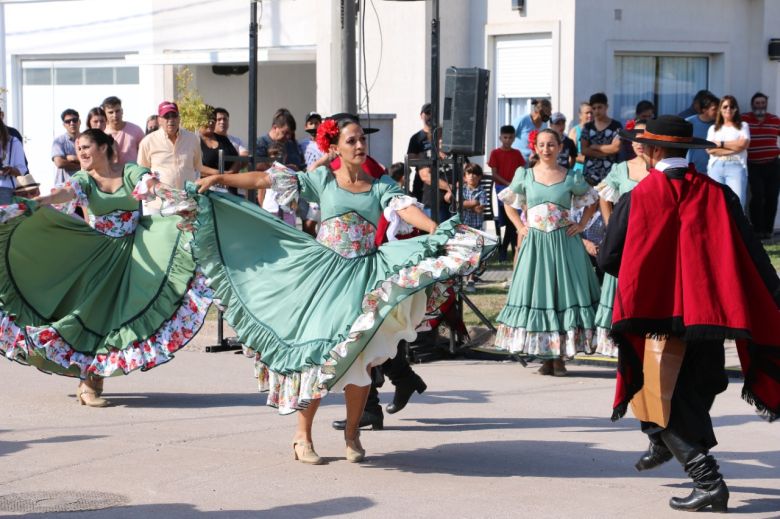 Todo el color de la Fiesta Nacional de la Alfalfa en San Basilio