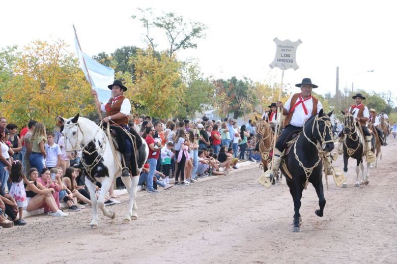 Todo el color de la Fiesta Nacional de la Alfalfa en San Basilio