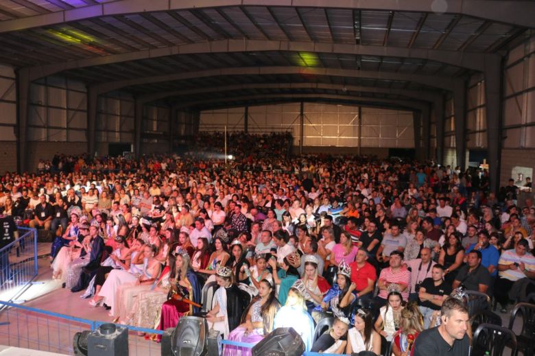 Todo el color de la Fiesta Nacional de la Alfalfa en San Basilio