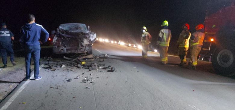 Grave choque entre un camión y una pick up