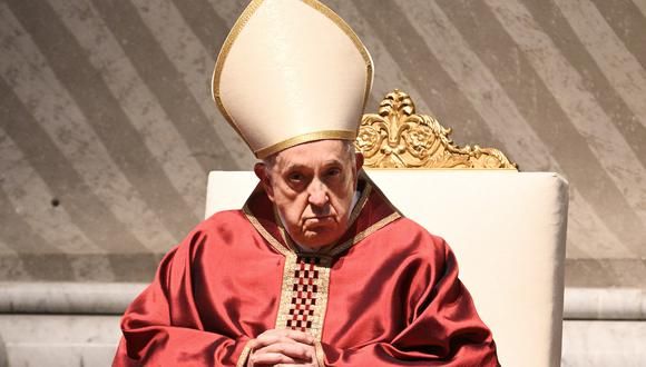 El papa preside la Pasión de Cristo sin postrarse en la basílica vaticana