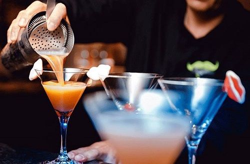 Día del bartender: ¿Qué características debe tener quien realiza esta tarea?