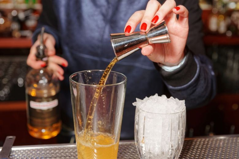 Día del bartender: ¿Qué características debe tener quien realiza esta tarea?