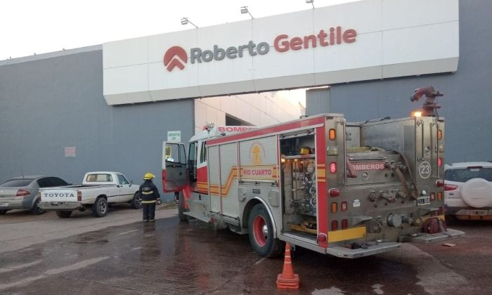 Bomberos debieron asistir a un principio de incendio en una maderera