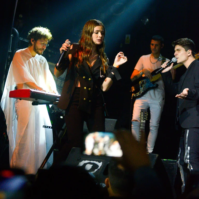 Las fotos de la primera presentación en vivo de la China Suárez como cantante: “Me tiembla todo”