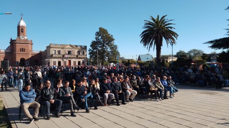 “La única salida es en comunidad y no de modo individual“